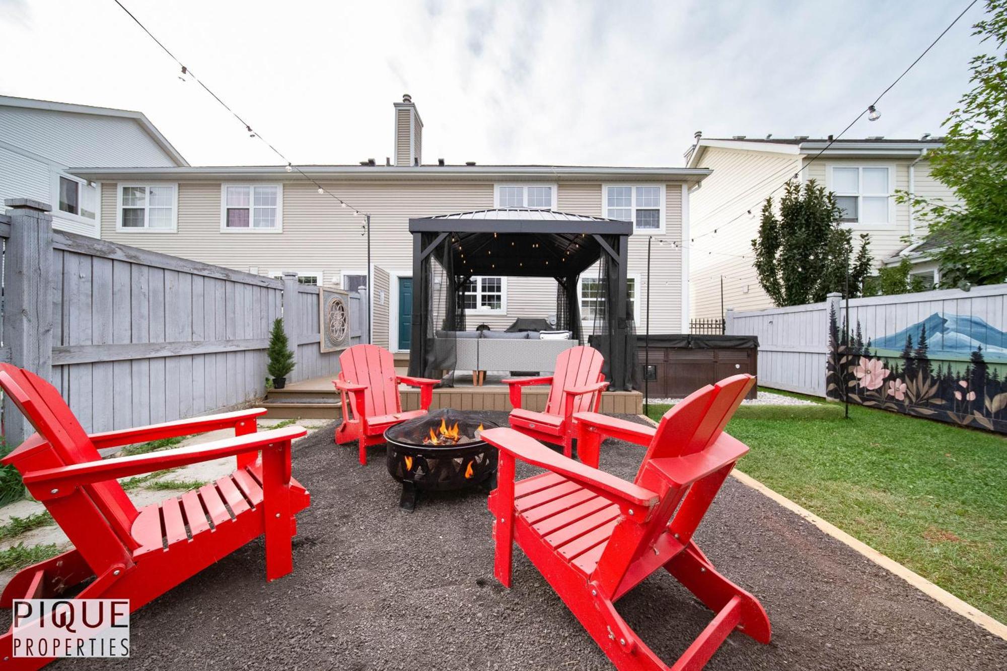 5 Bedroom Nordic Home, Pet Friendly, Garage, Wifi, Foosball! Edmonton Bagian luar foto