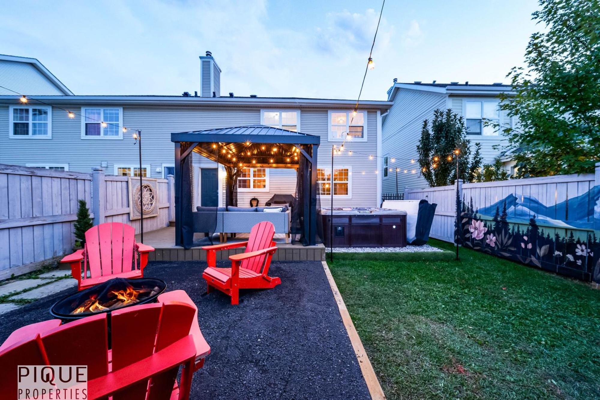 5 Bedroom Nordic Home, Pet Friendly, Garage, Wifi, Foosball! Edmonton Bagian luar foto