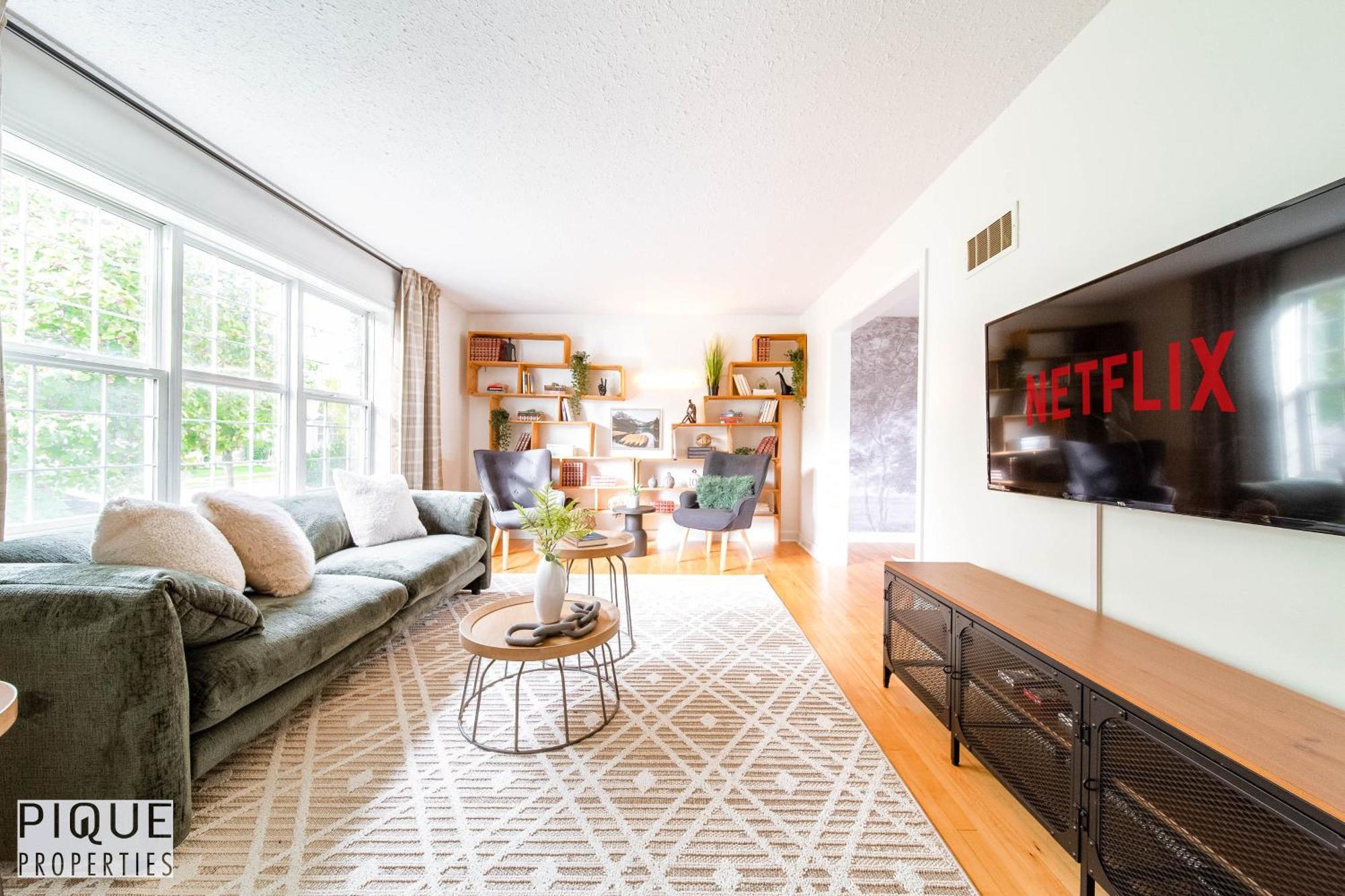 5 Bedroom Nordic Home, Pet Friendly, Garage, Wifi, Foosball! Edmonton Bagian luar foto