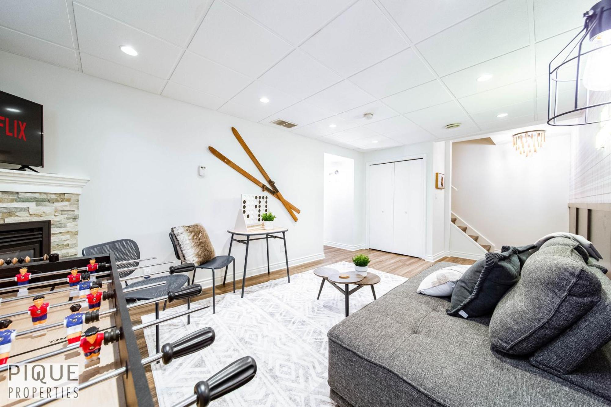 5 Bedroom Nordic Home, Pet Friendly, Garage, Wifi, Foosball! Edmonton Bagian luar foto