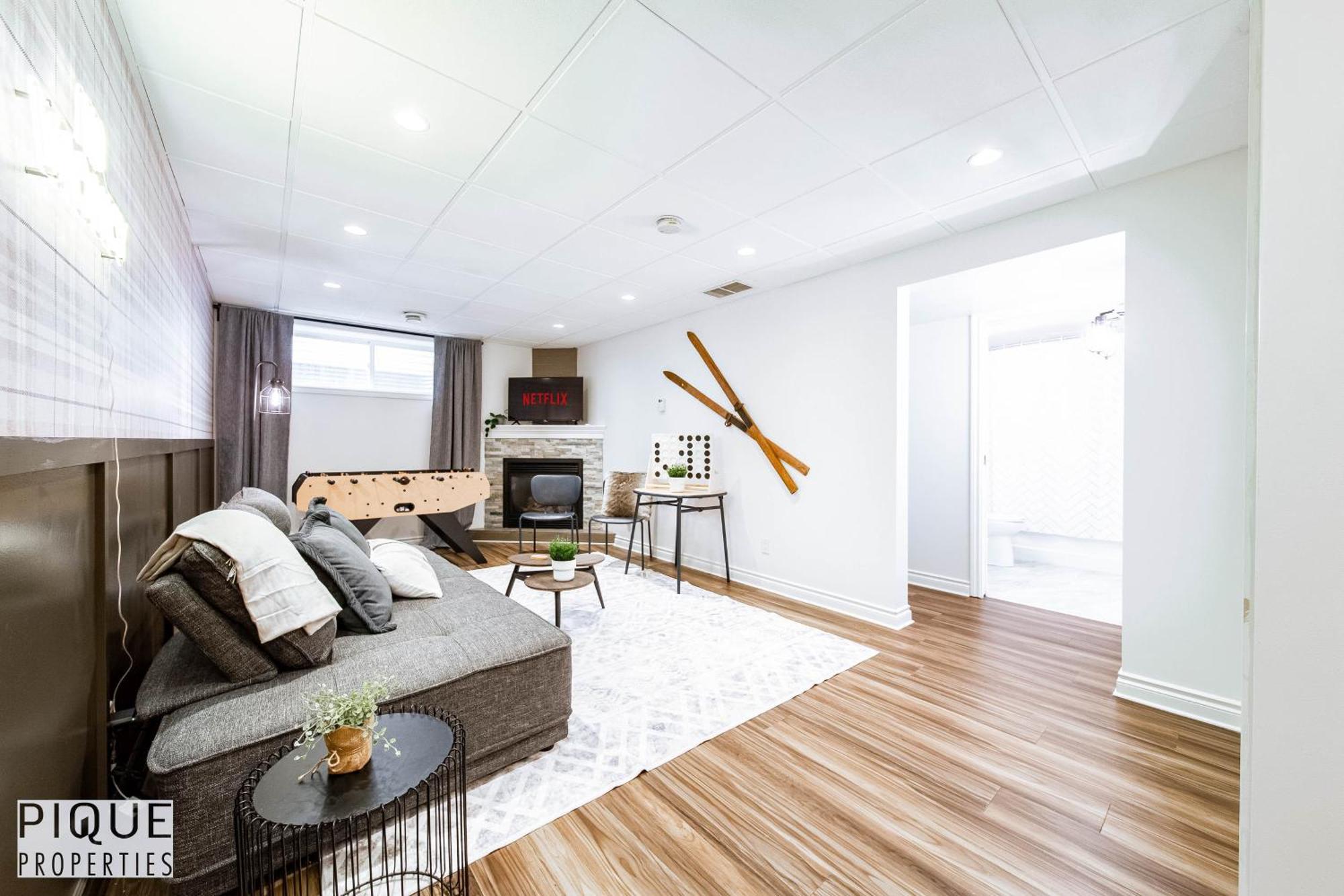 5 Bedroom Nordic Home, Pet Friendly, Garage, Wifi, Foosball! Edmonton Bagian luar foto