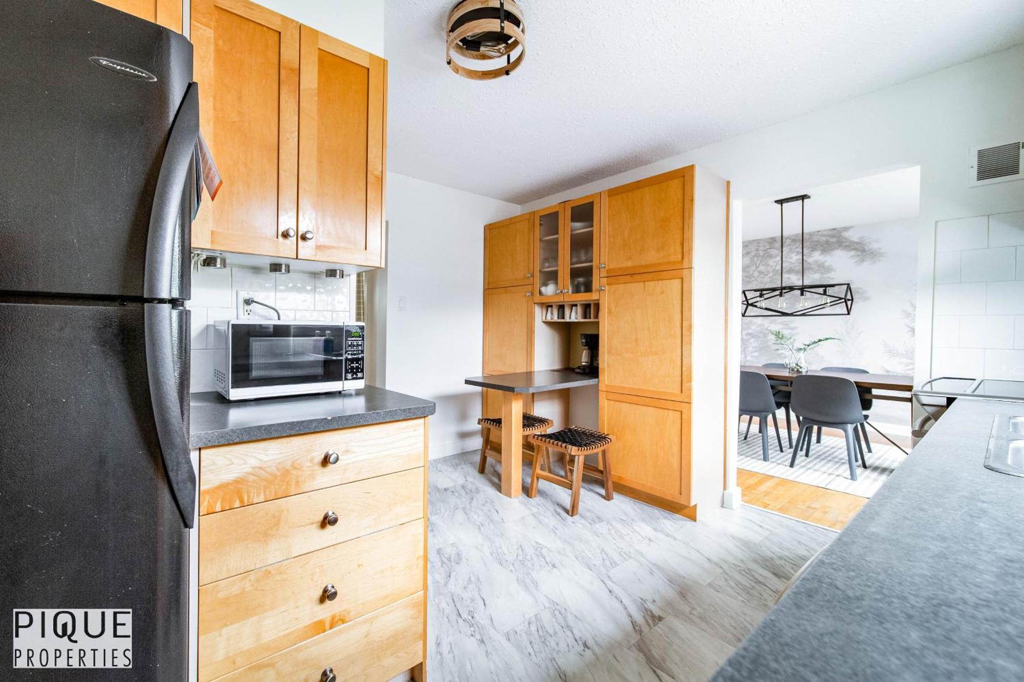 5 Bedroom Nordic Home, Pet Friendly, Garage, Wifi, Foosball! Edmonton Bagian luar foto