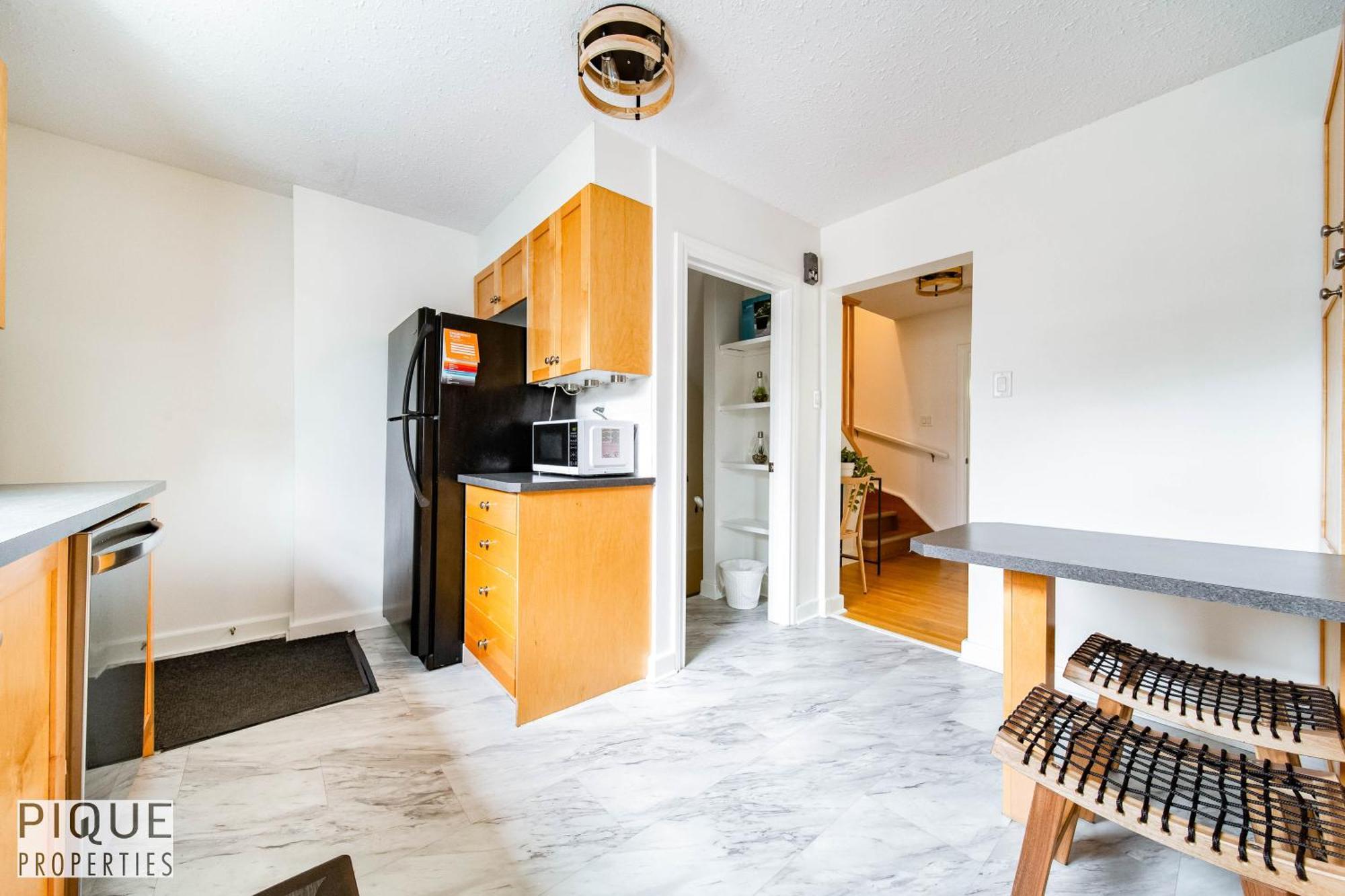 5 Bedroom Nordic Home, Pet Friendly, Garage, Wifi, Foosball! Edmonton Bagian luar foto