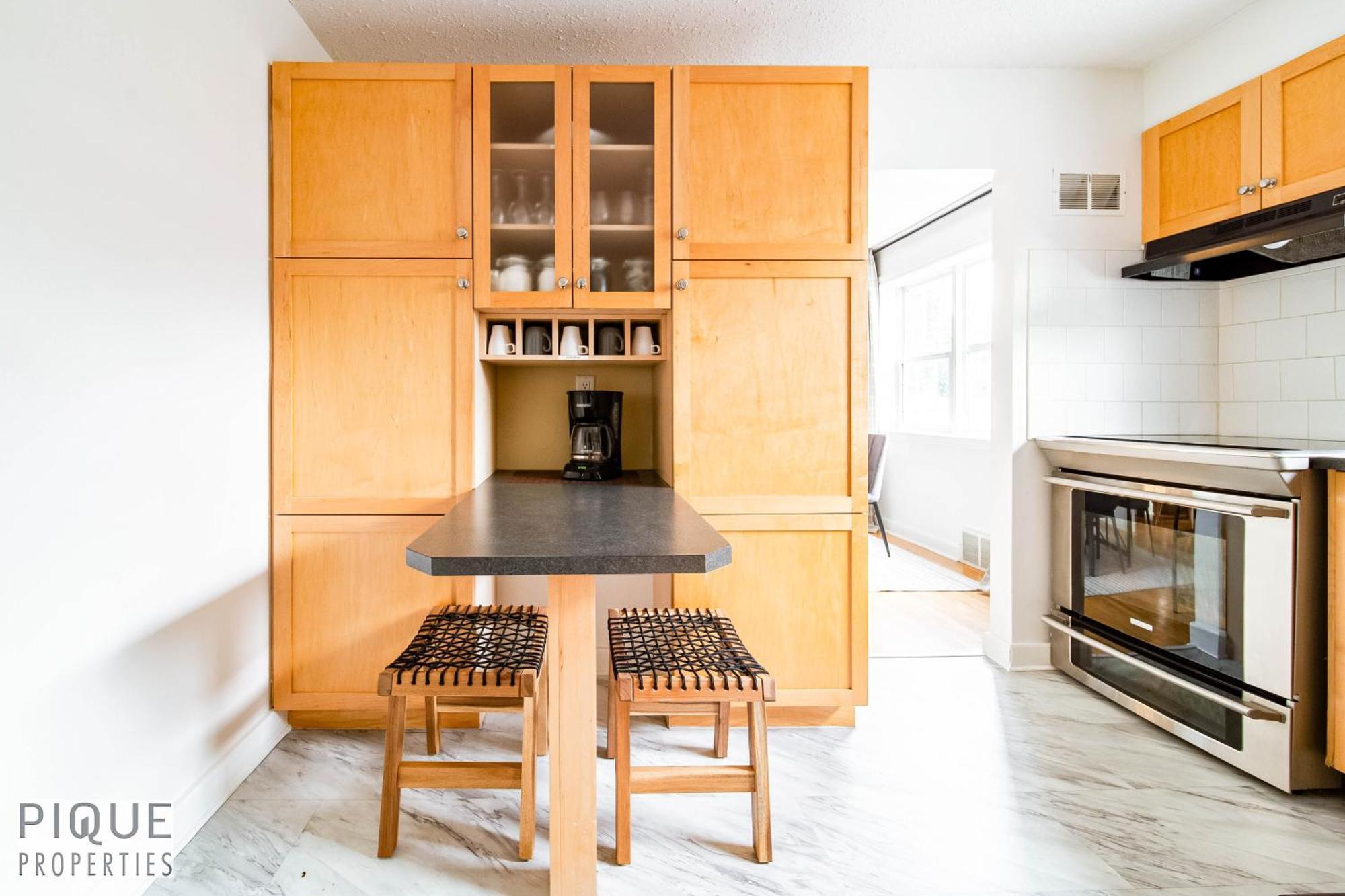 5 Bedroom Nordic Home, Pet Friendly, Garage, Wifi, Foosball! Edmonton Bagian luar foto